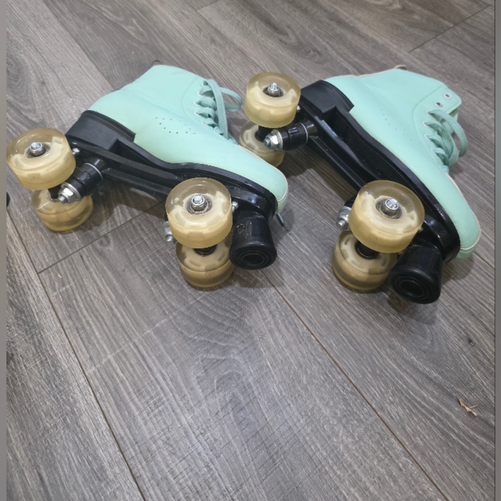 Mint Green Roller Skates for Women - Picture 6 of 6